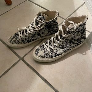 Women’s black and white converse